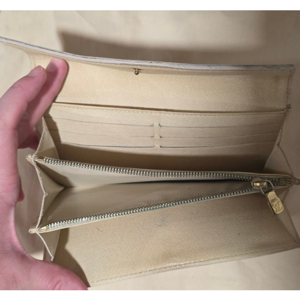 * EXCLUSIVE * Hopescope Louis Vuitton Wallet and Signed Photo - Picture 7 of 10